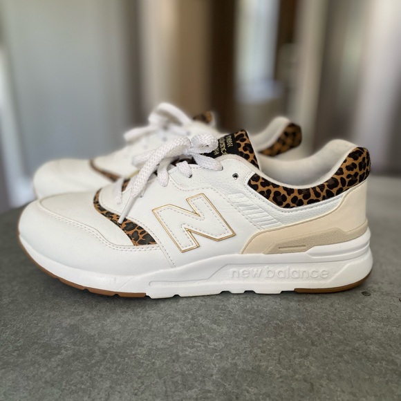 New Balance 997H Athletic Shoe - Big Kid - White / Leopard Size 7 (8/8.5 women) - Picture 4 of 8